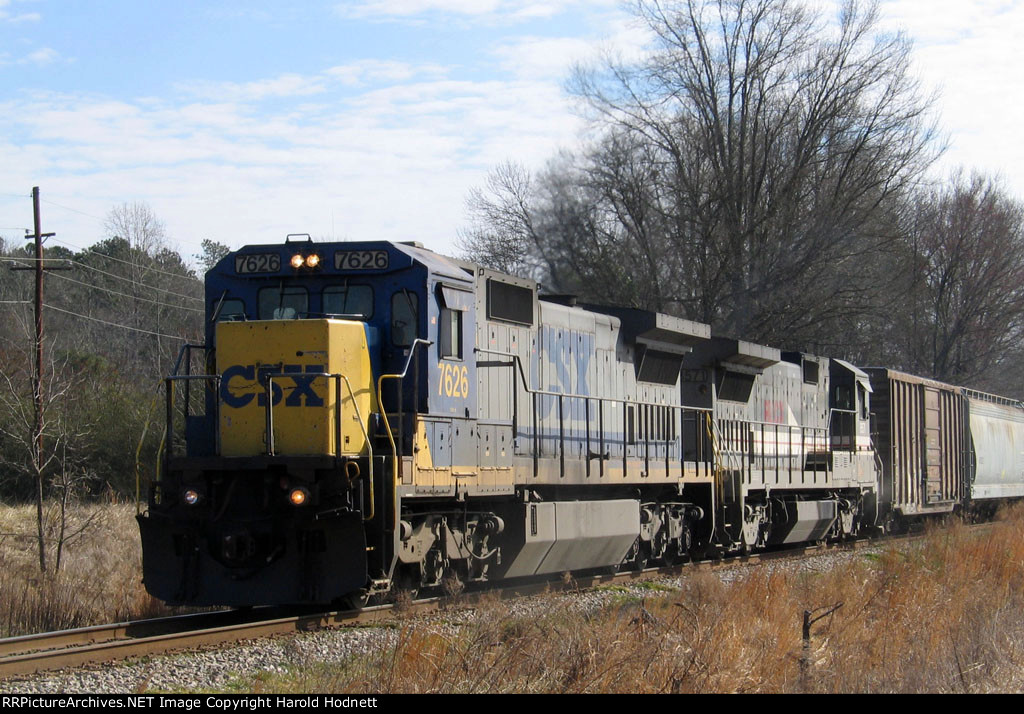 CSX 7626 & RLCX 8571 lead a train southbound (compass west)